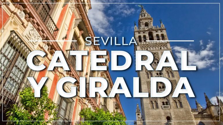 Explora la majestuosa catedral de Sevilla desde la Torre del Oro y su Giralda