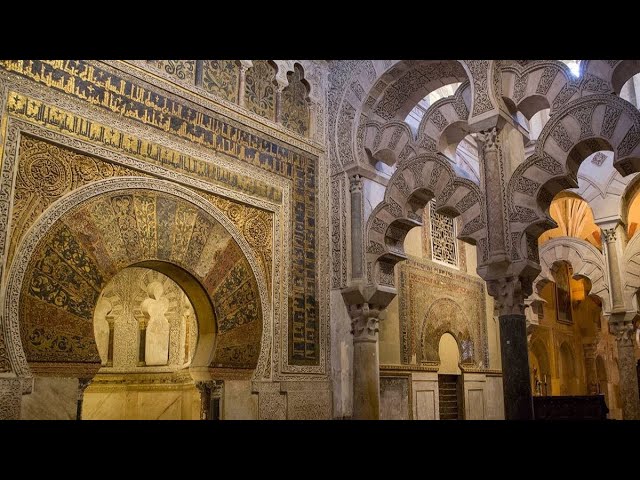 Scoprite le principali caratteristiche architettoniche della Torre del Oro islamica di Siviglia