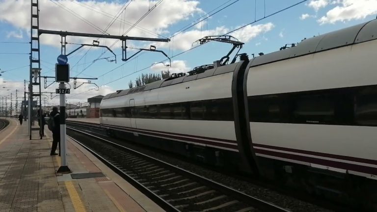 Paradas tren Torre del Oro Barcelona-Cádiz: Información Útil